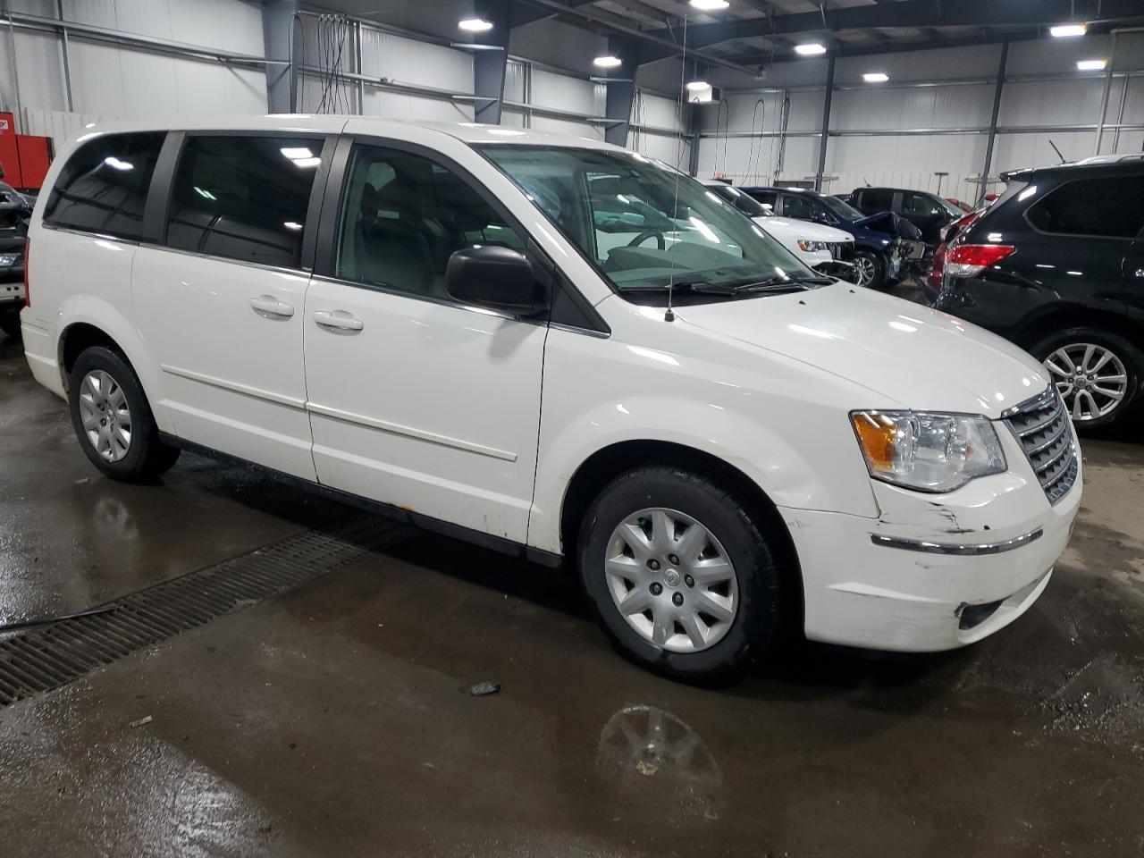 2009 Chrysler Town & Country - Image 4