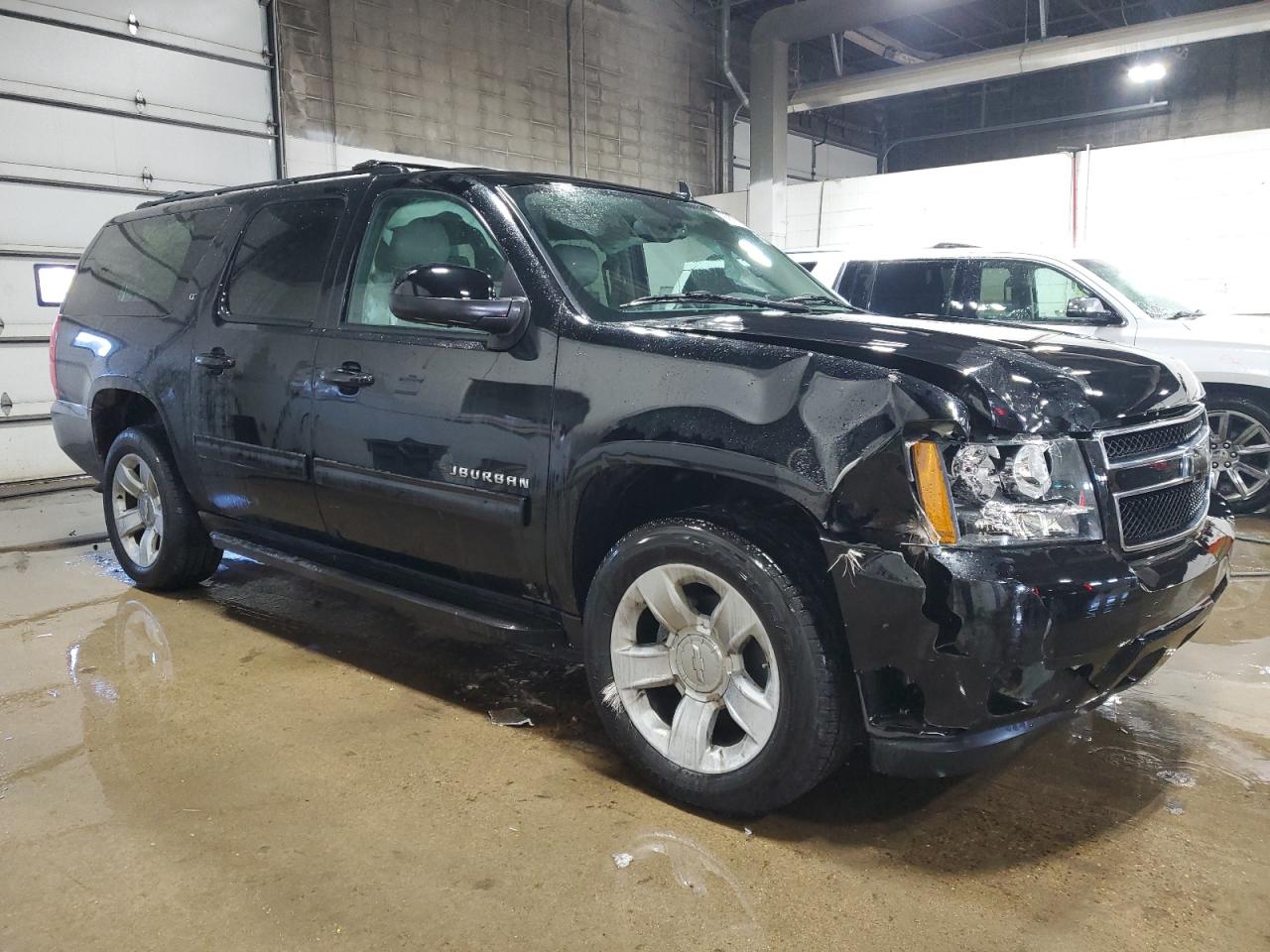 2014 Chevrolet Suburban - Image 4