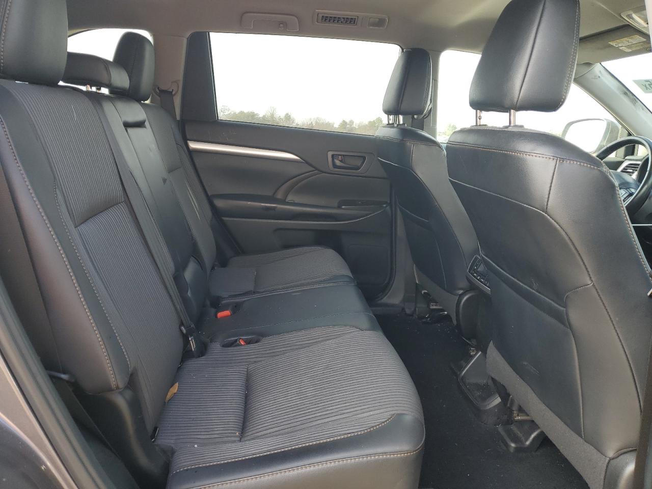 2019 Toyota Highlander - Image 11