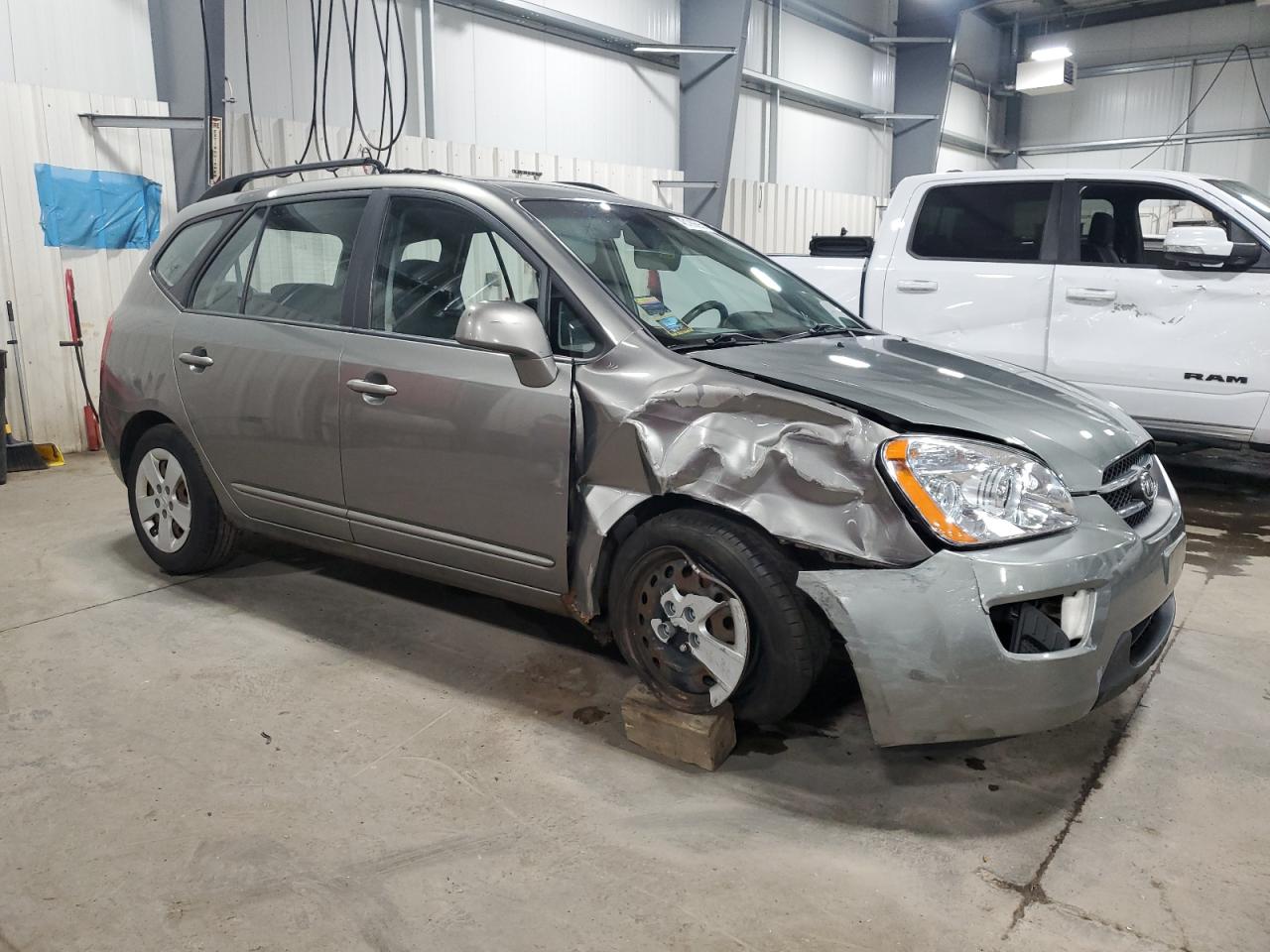 2009 Kia Rondo - Image 4