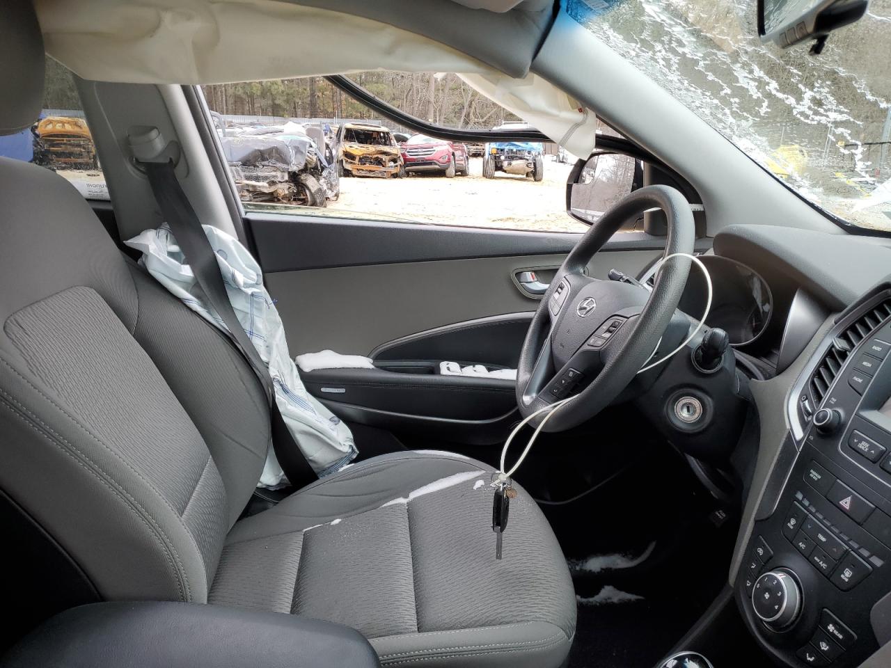 2016 Hyundai Santa Fe - Image 7