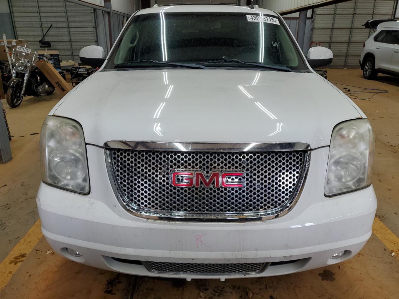 2011 GMC Yukon - Image 5