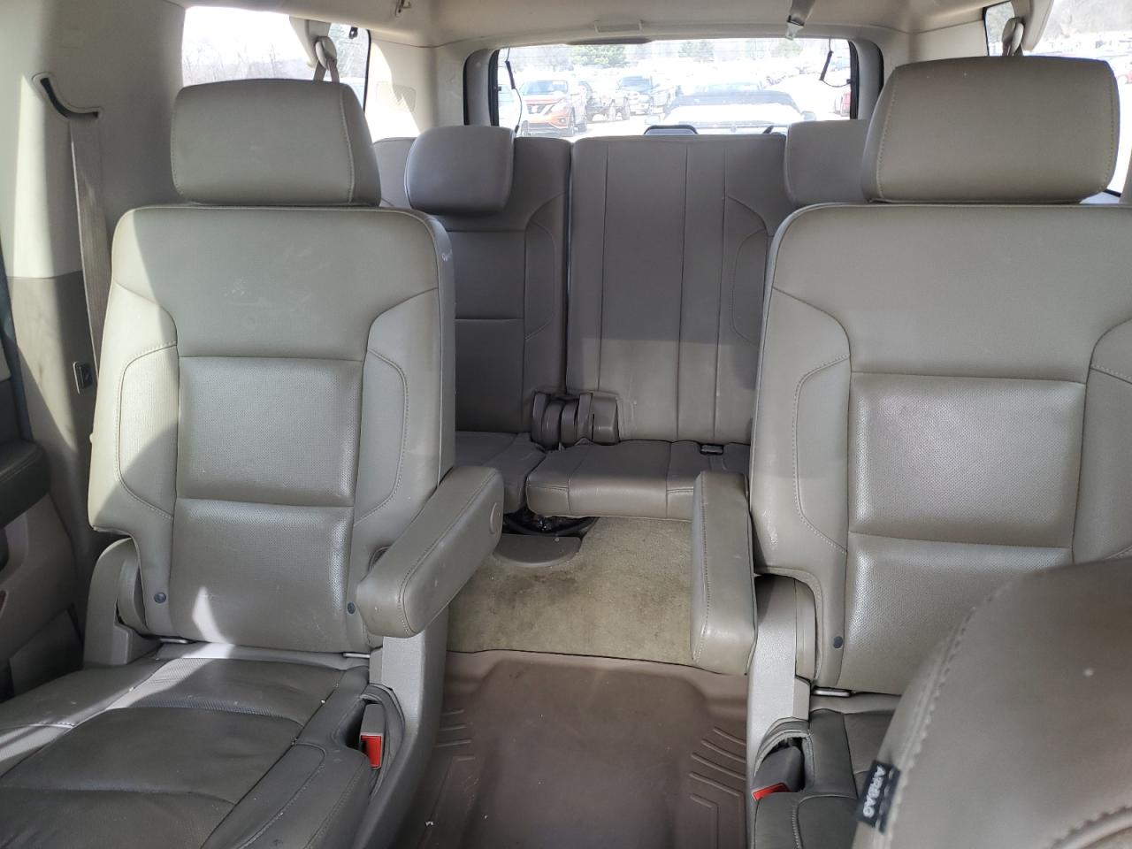 2015 Chevrolet Suburban - Image 10