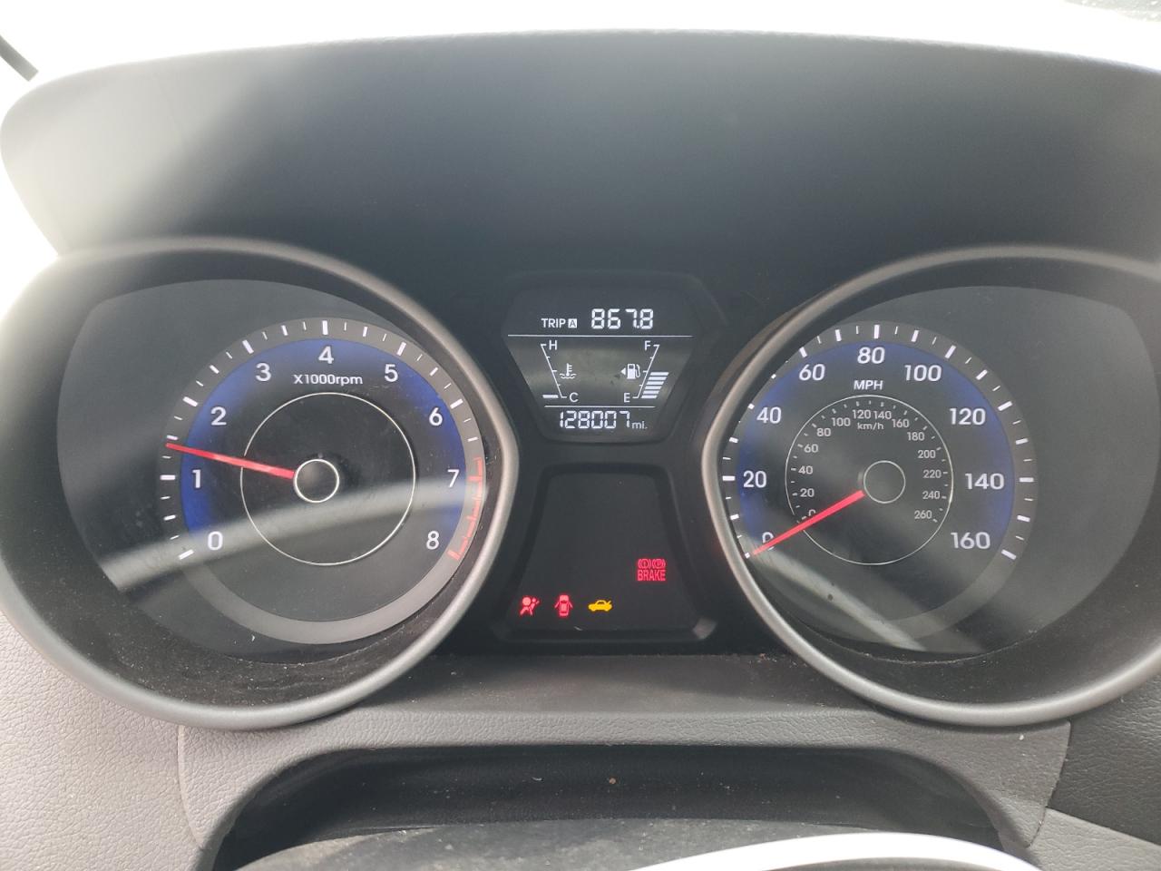 2015 Hyundai Elantra - Image 9