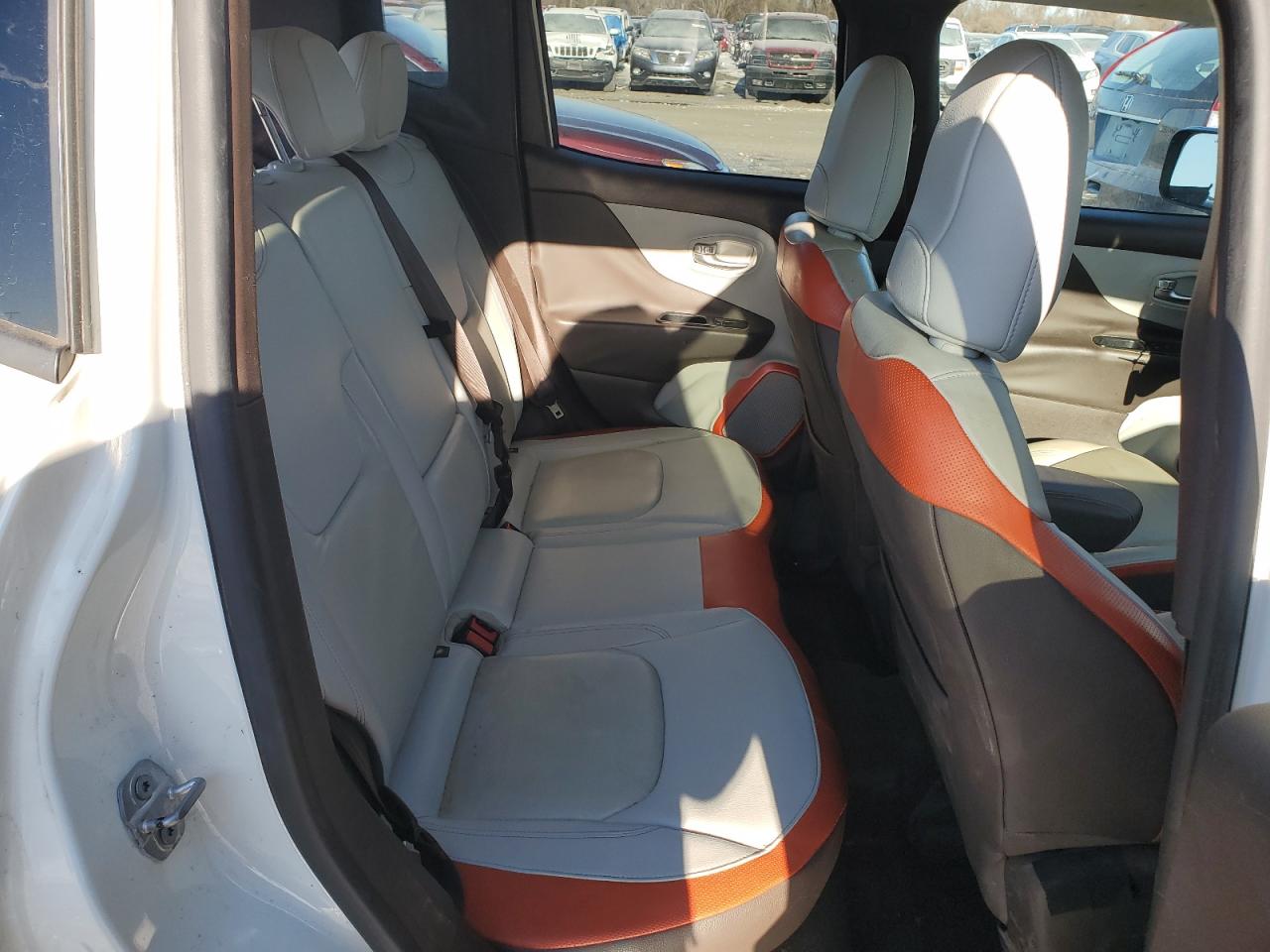 2015 Jeep Renegade - Image 11