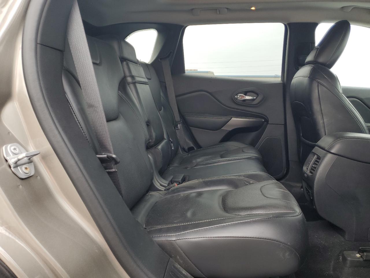 2019 Jeep Grand Cherokee - Image 11