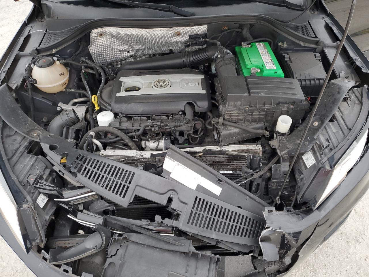 2017 Volkswagen Tiguan - Image 11