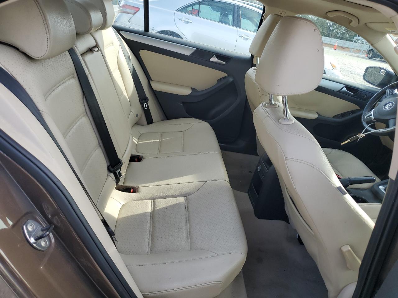 2014 Volkswagen Jetta - Image 10