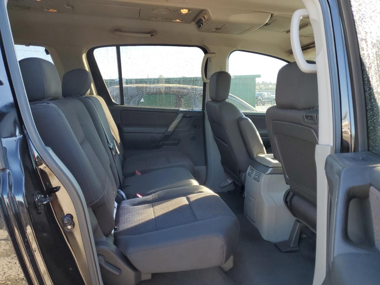 2004 Nissan Armada - Image 11
