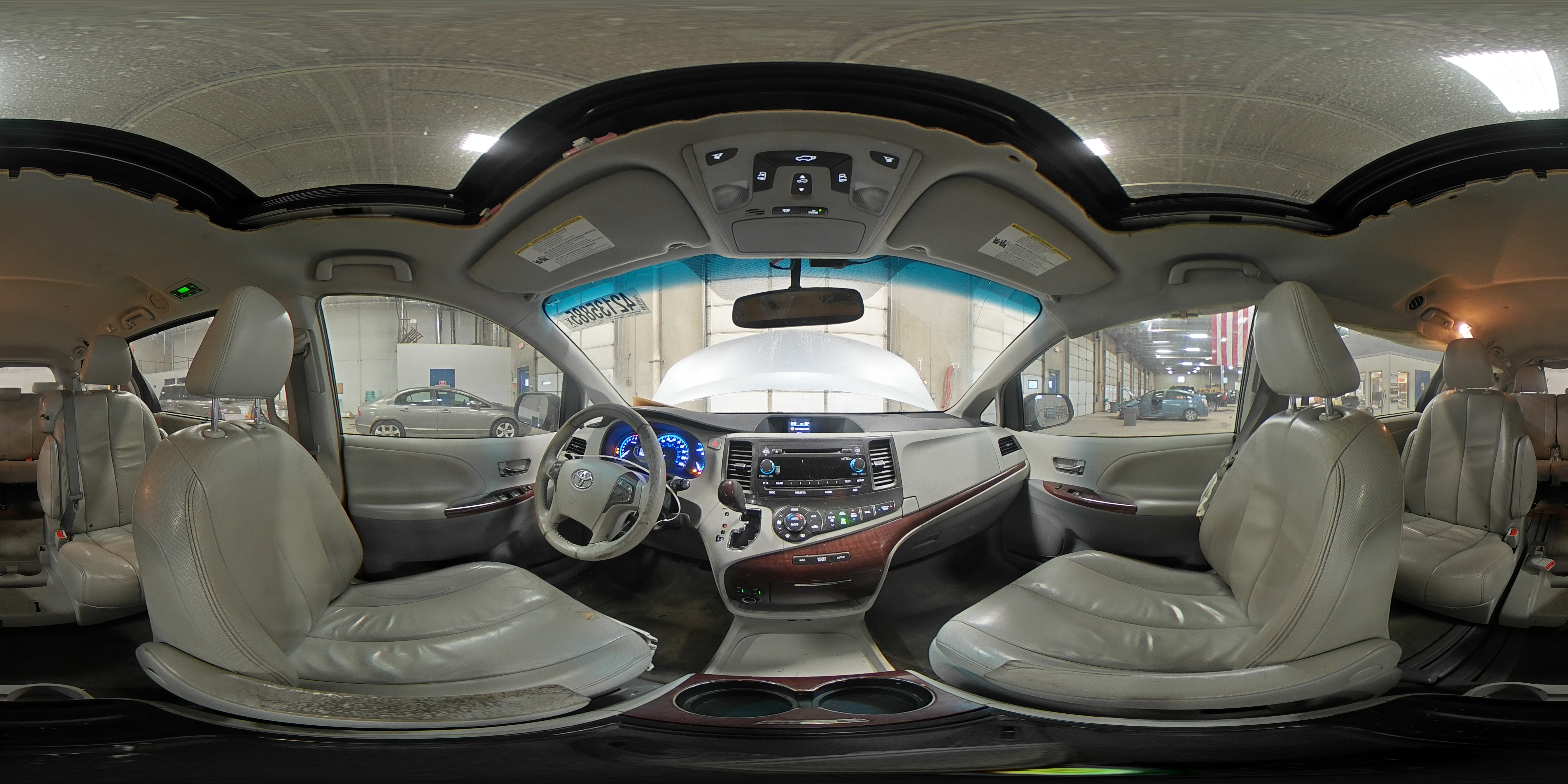 2013 Toyota Sienna - Image 13