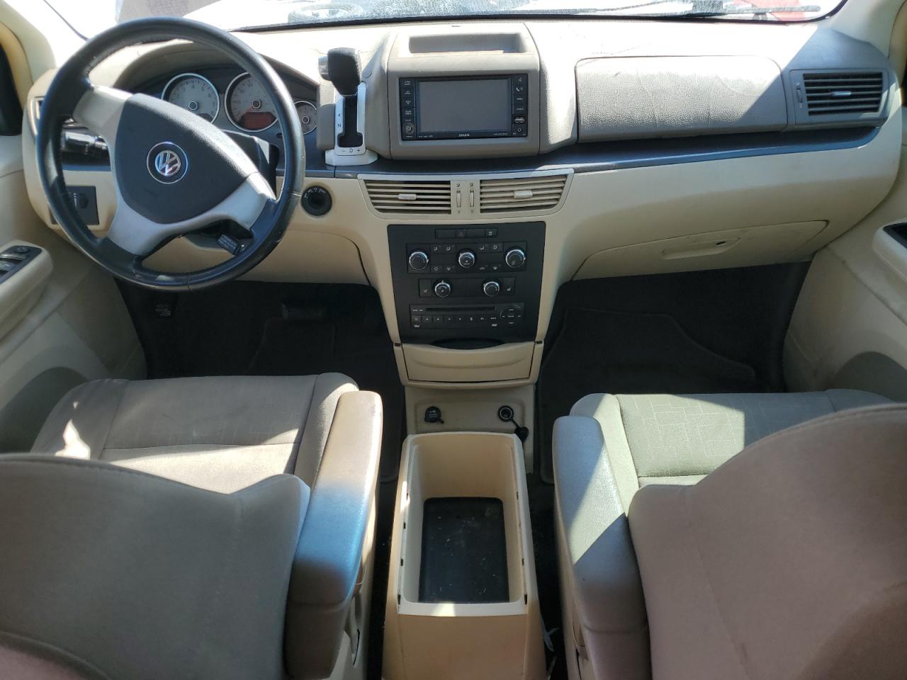 2009 Volkswagen Routan - Image 8