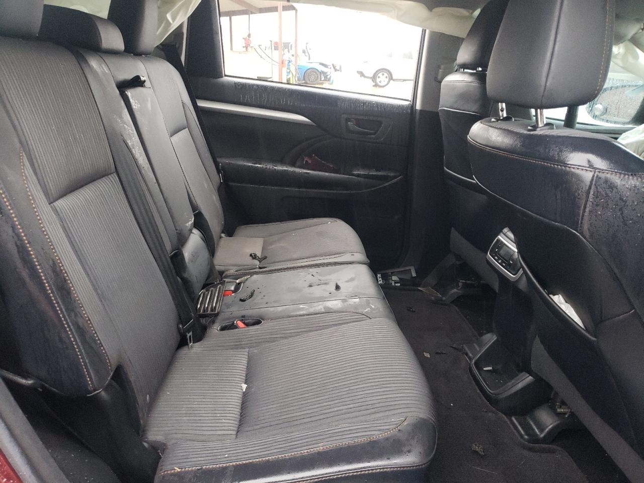2016 Toyota Highlander - Image 11