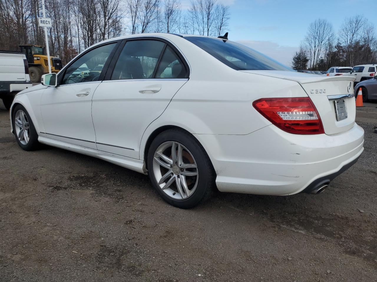 VIN WDDGF8ABXDA783636 2013 MERCEDES-BENZ C-CLASS no.2