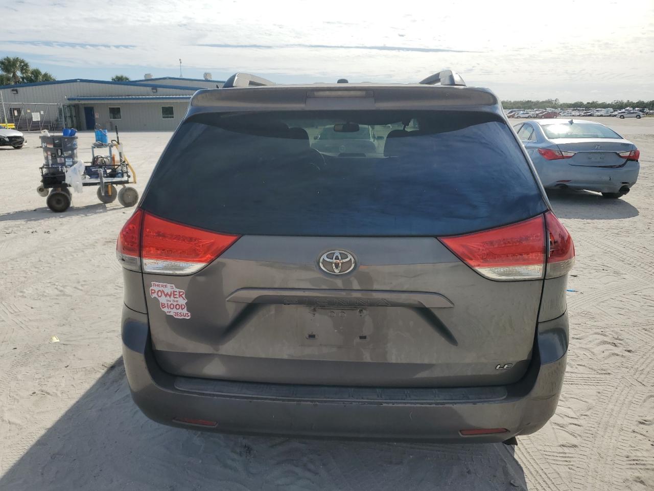 2011 Toyota Sienna - Image 6