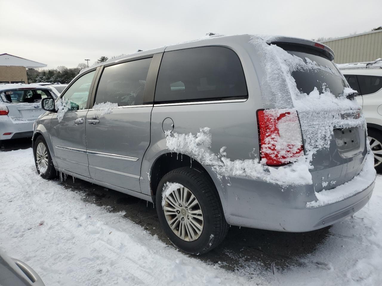 2013 Chrysler Town & Country - Image 2