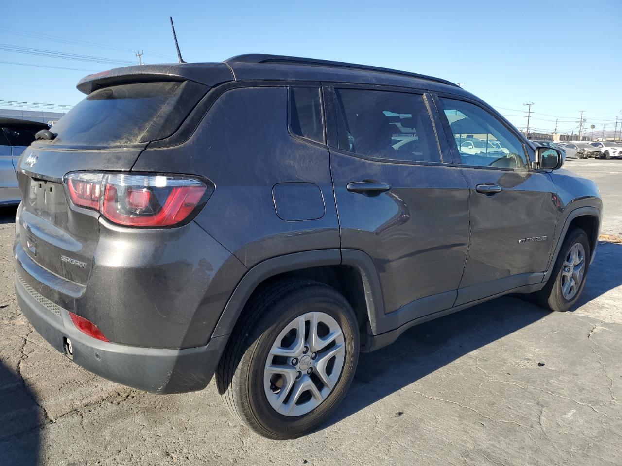 VIN 3C4NJCAB4JT255100 2018 JEEP COMPASS no.3