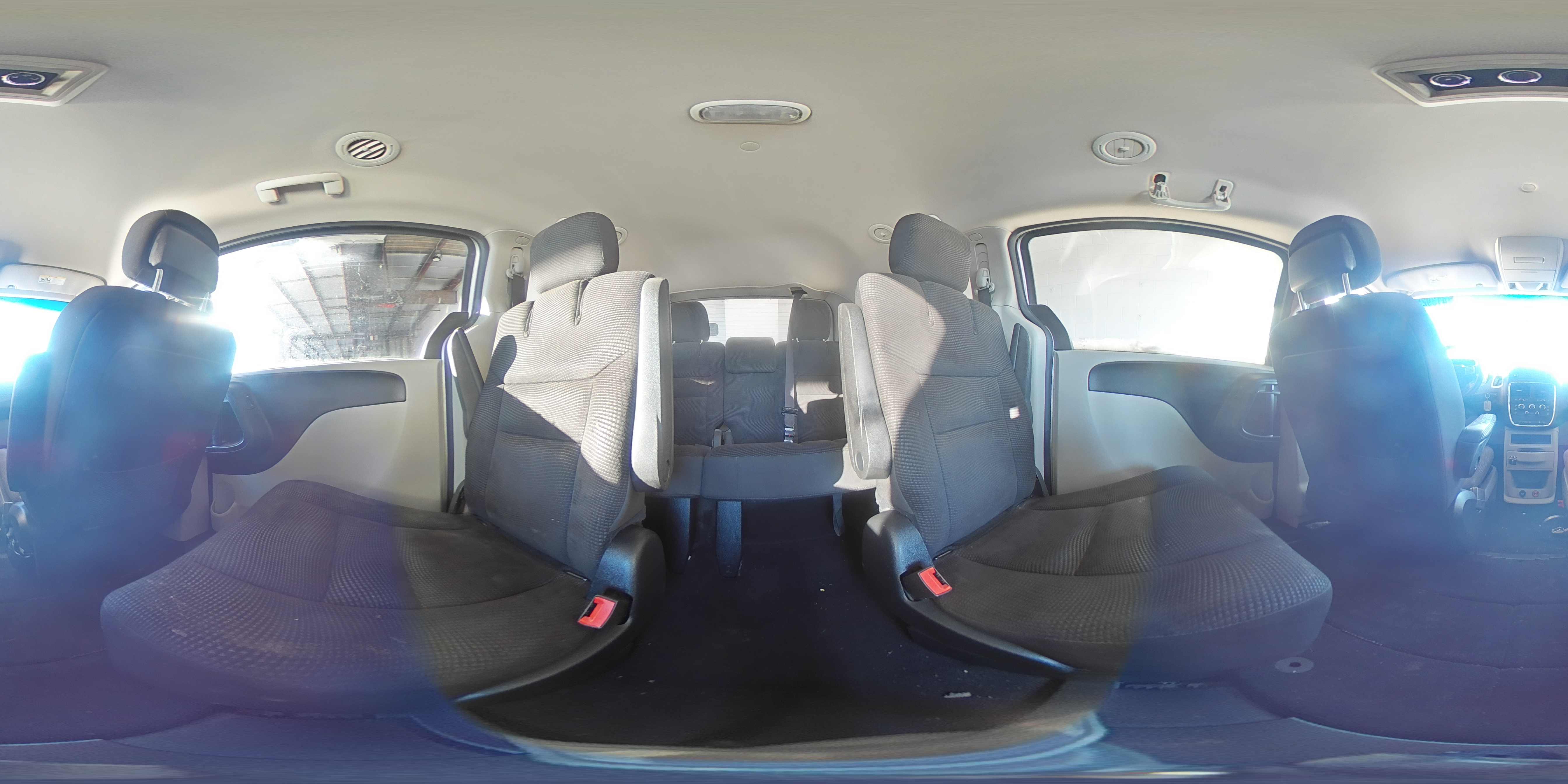 2020 Dodge Caravan - Image 15