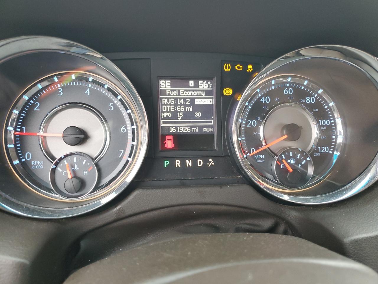 2014 Chrysler Town & Country - Image 9