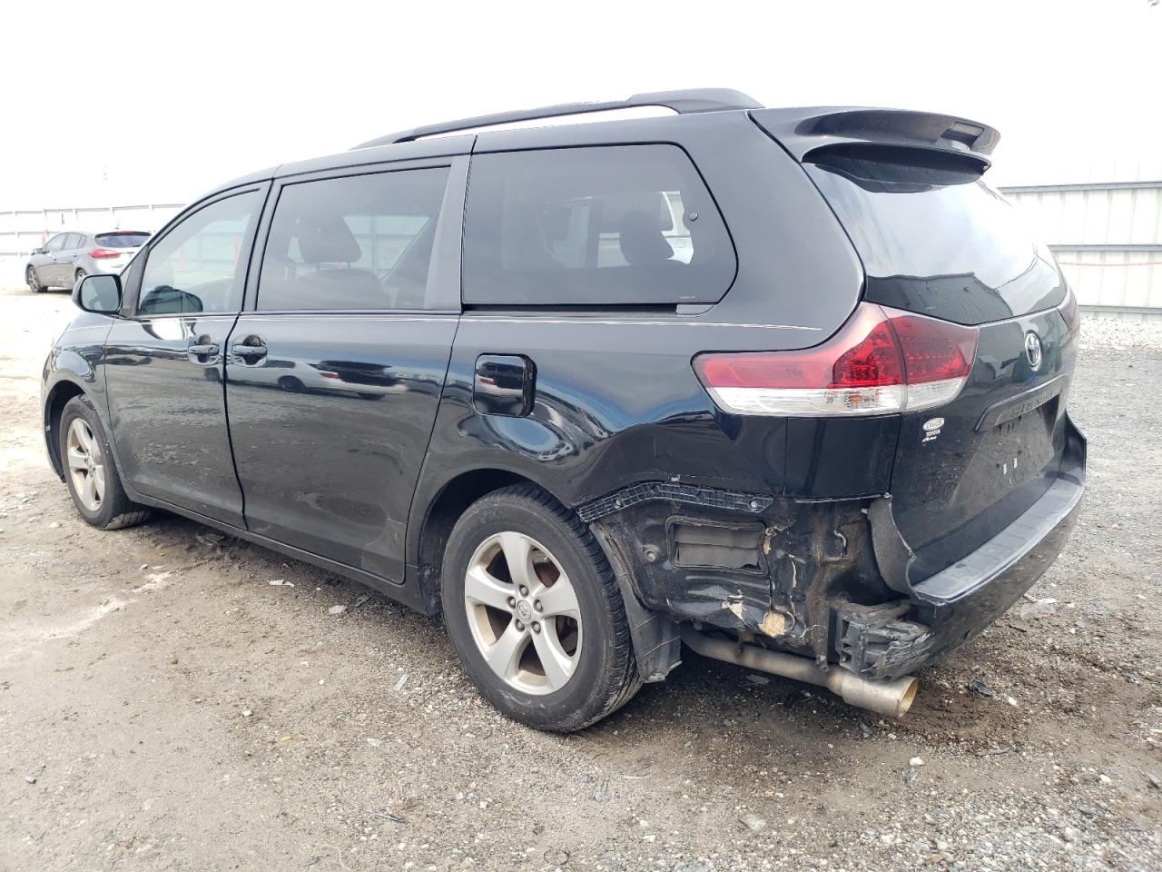 2013 Toyota Sienna - Image 2