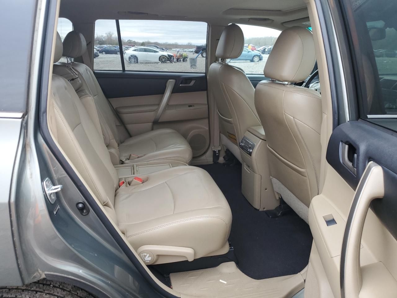 2011 Toyota Highlander - Image 11