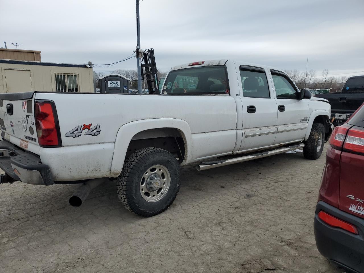 2005 Chevrolet Silverado - Image 3