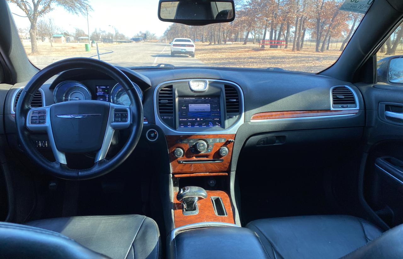 2014 Chrysler 300 - Image 9