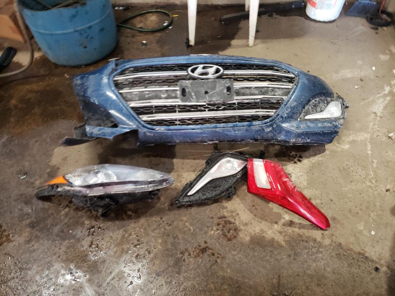 2016 Hyundai Elantra - Image 12