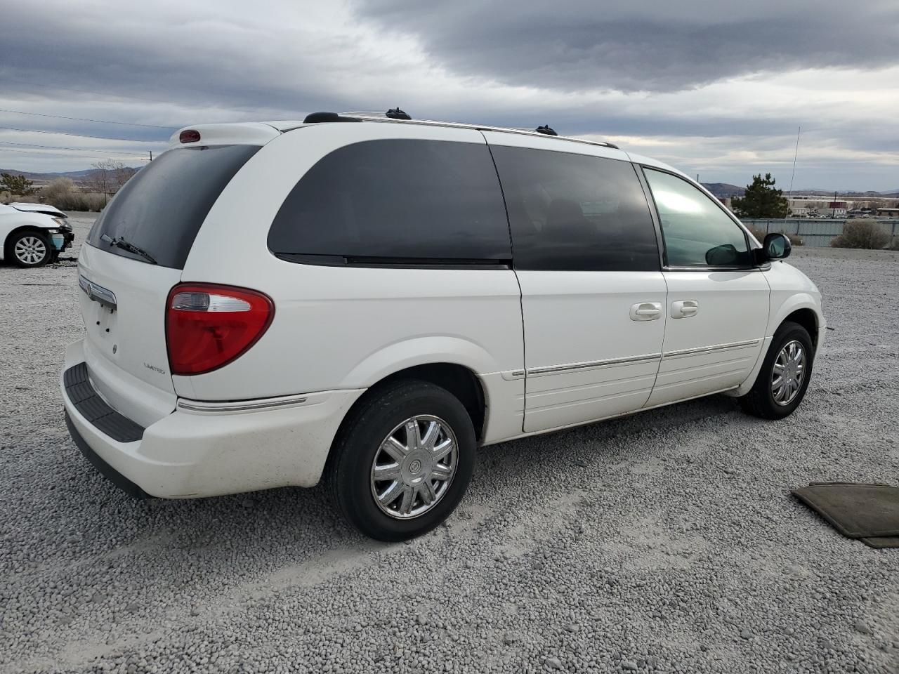 2005 Chrysler Town & Country - Image 3