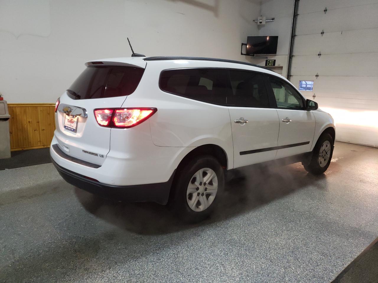 VIN 1GNKRFEDXGJ340667 2016 CHEVROLET TRAVERSE no.3