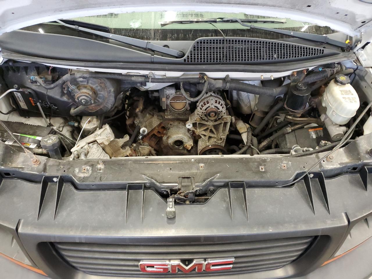 2016 GMC Savana - Image 12