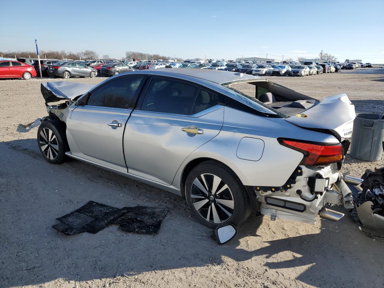 2019 Nissan Altima - Image 2