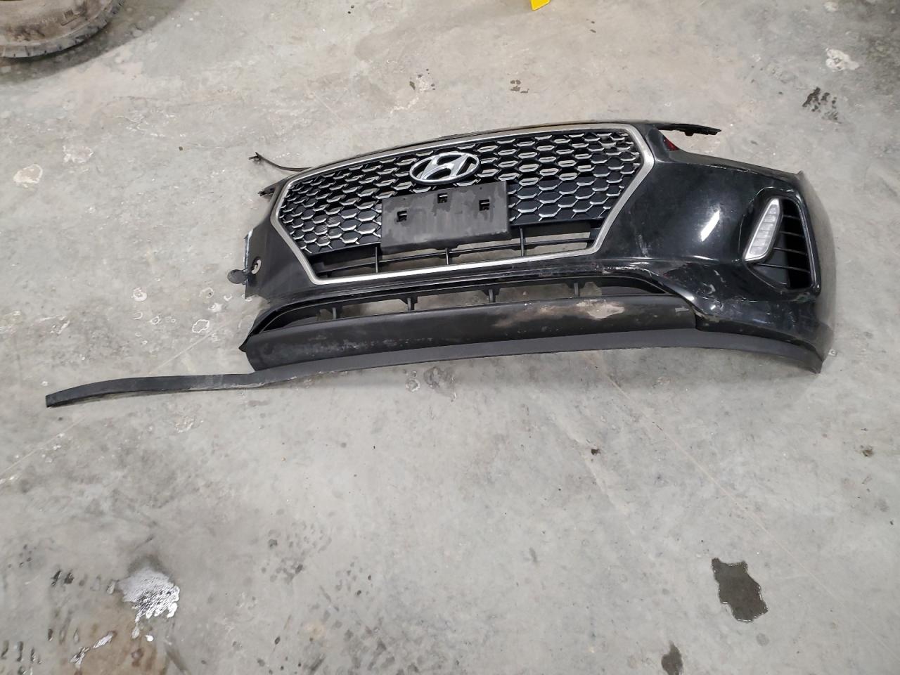 2018 Hyundai Elantra - Image 12