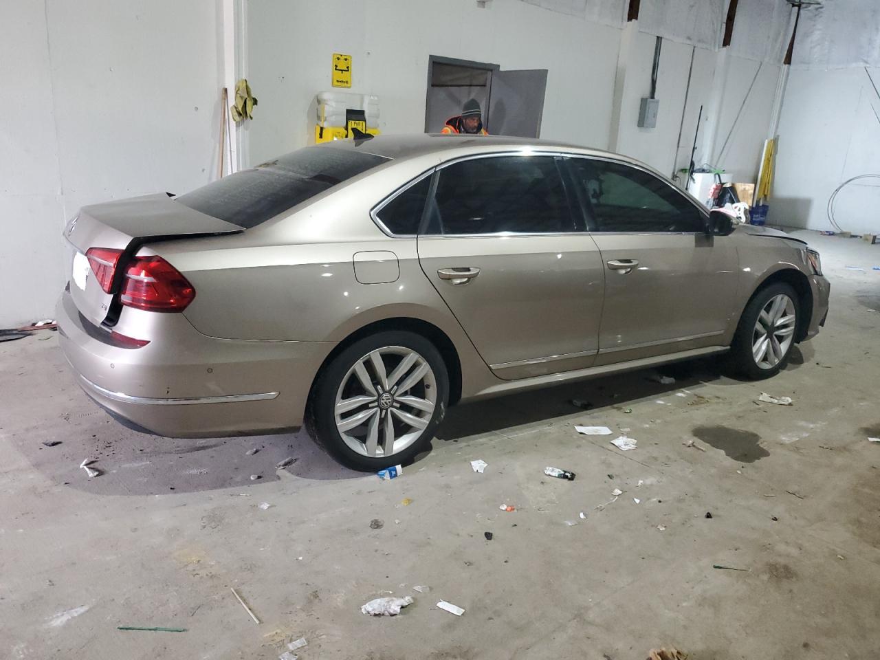 2016 Volkswagen Passat - Image 3