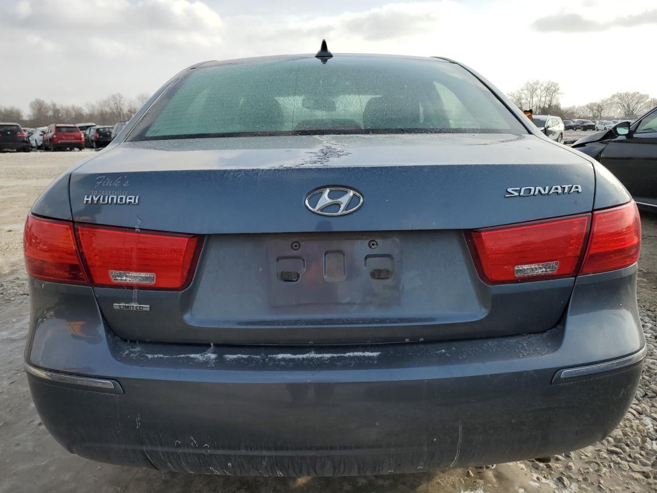 2010 Hyundai Sonata - Image 6