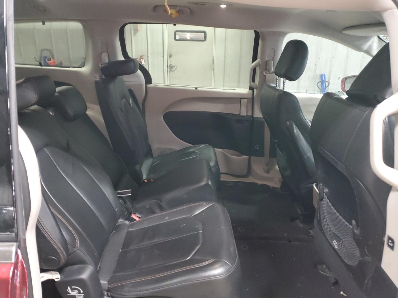 2017 Chrysler Pacifica - Image 11