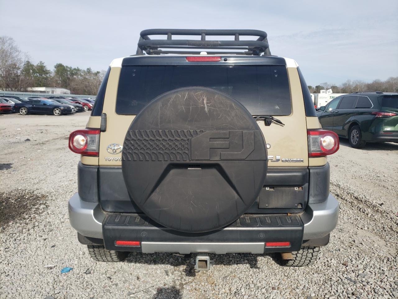 2012 Toyota FJ Cruiser - Image 6