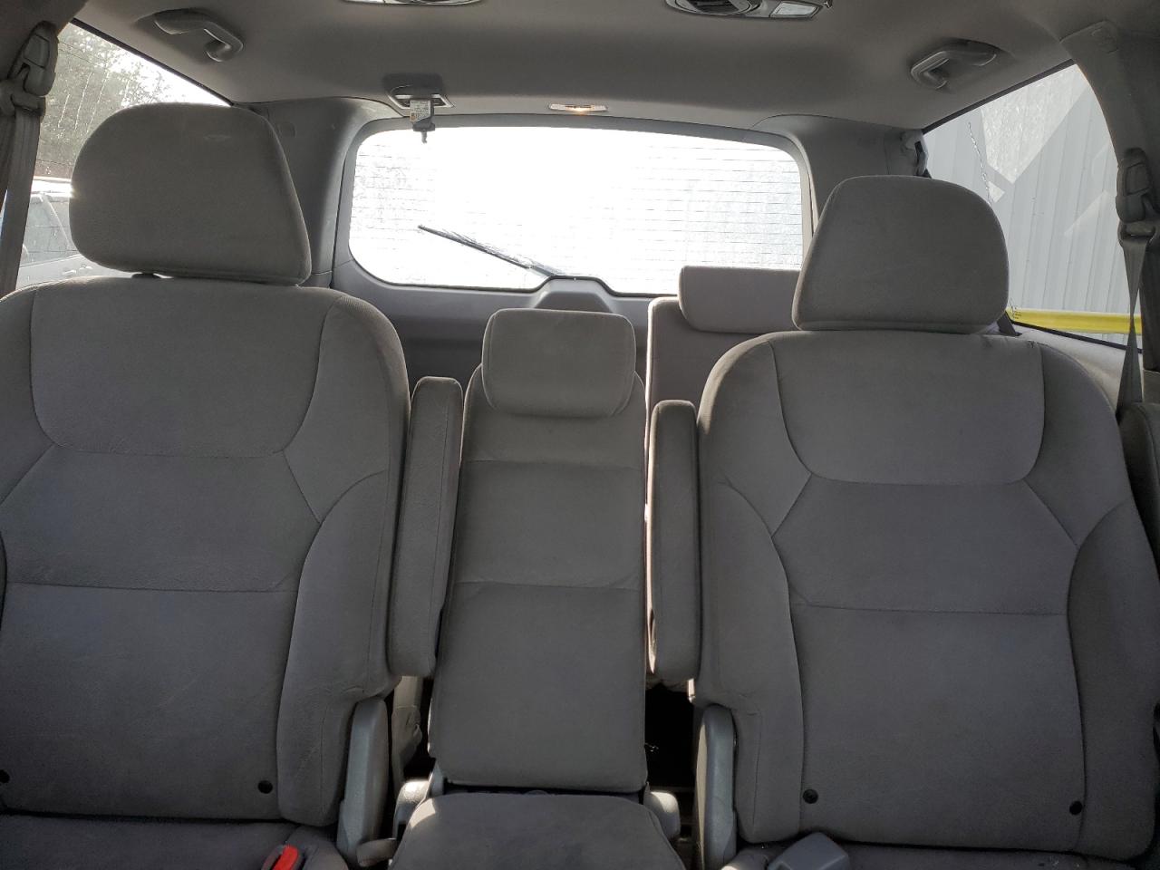 2009 Honda Odyssey - Image 10