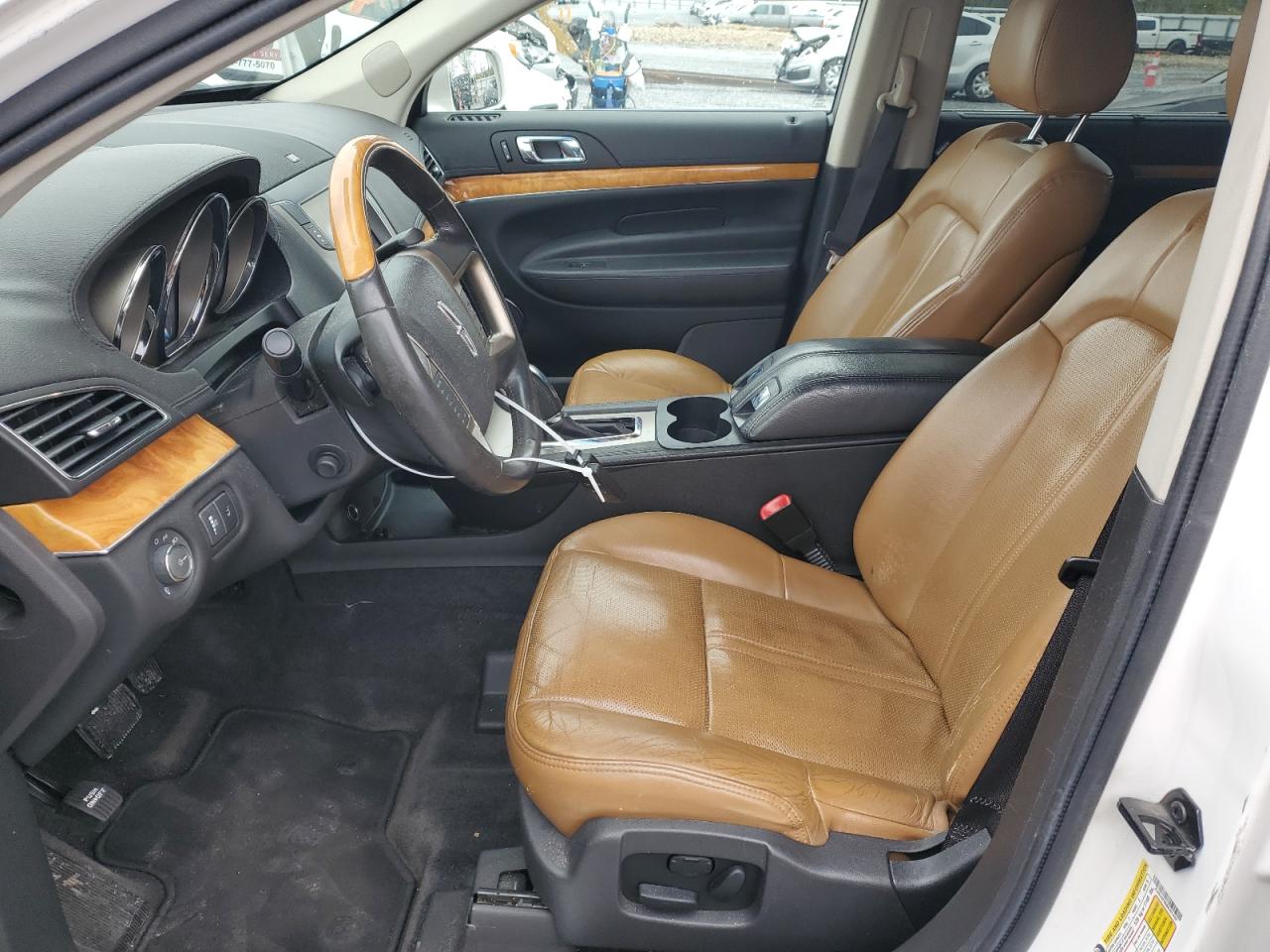 2011 Lincoln MKT - Image 7