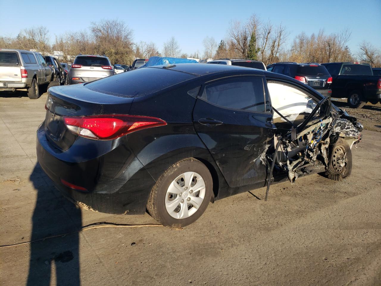 2016 Hyundai Elantra - Image 3