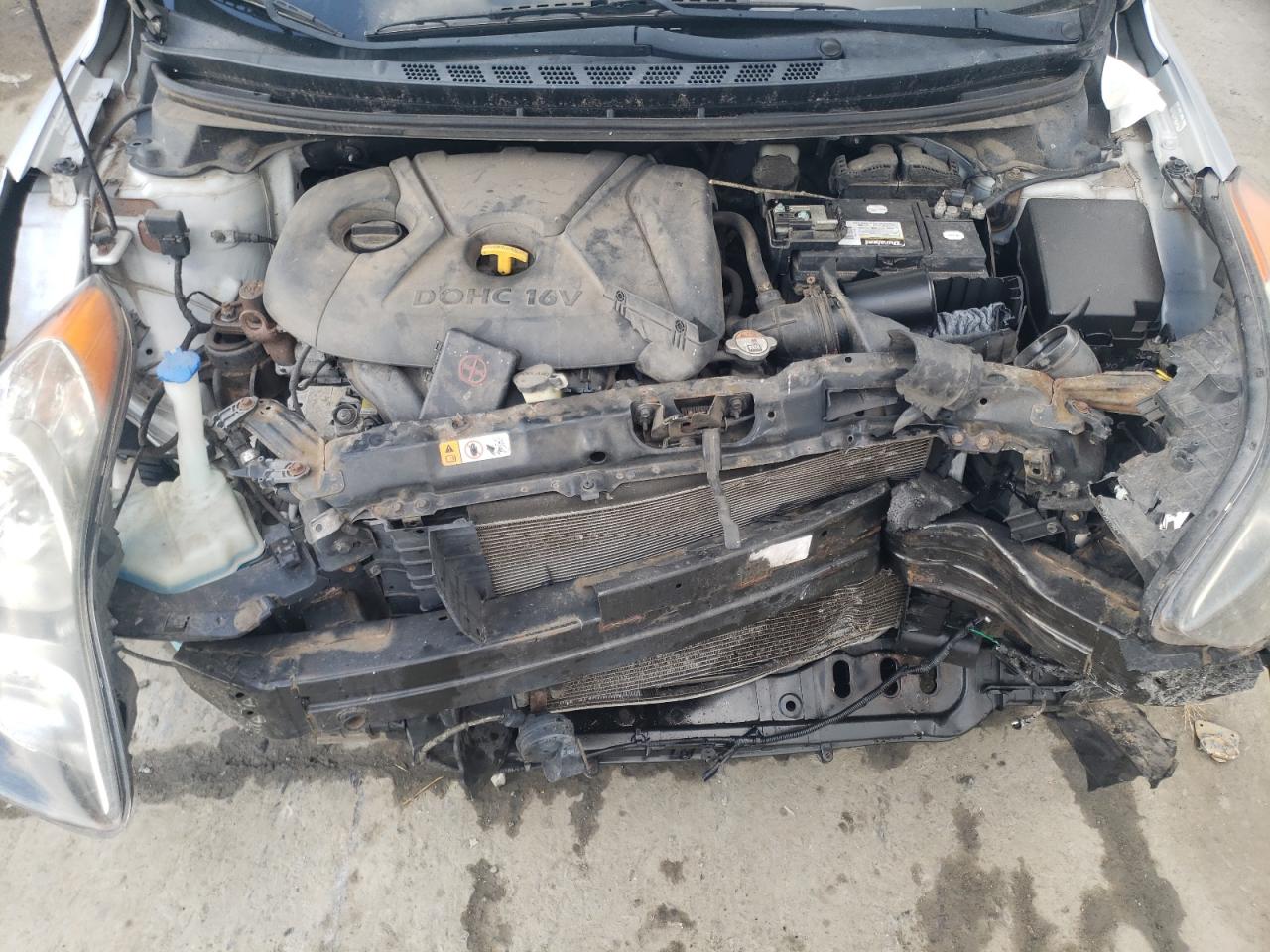 2012 Hyundai Elantra - Image 11