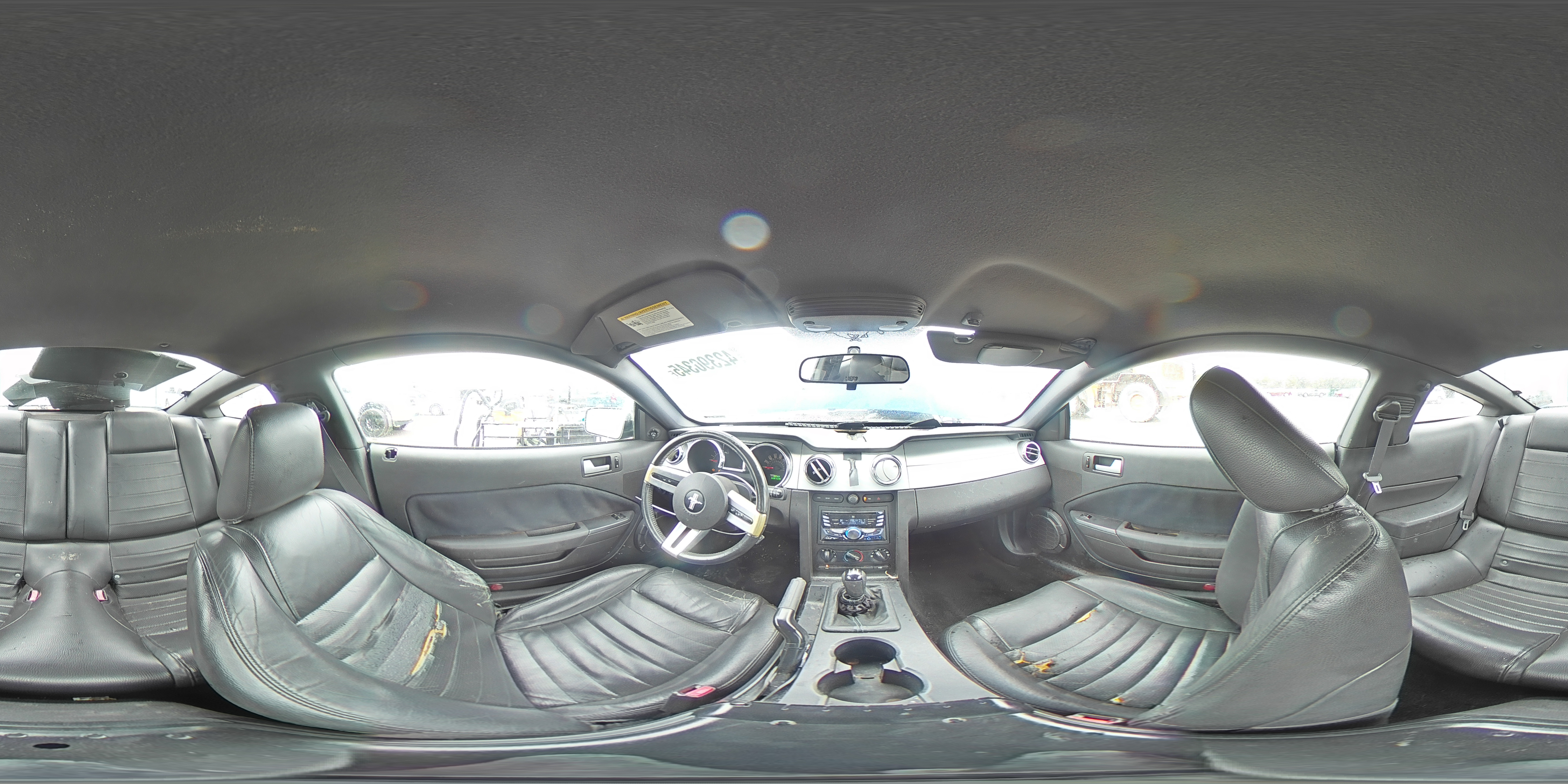 2005 Ford Mustang - Image 12