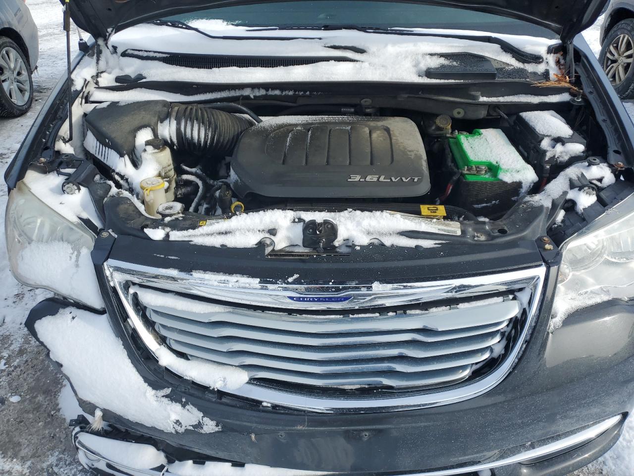 2012 Chrysler Town & Country - Image 12