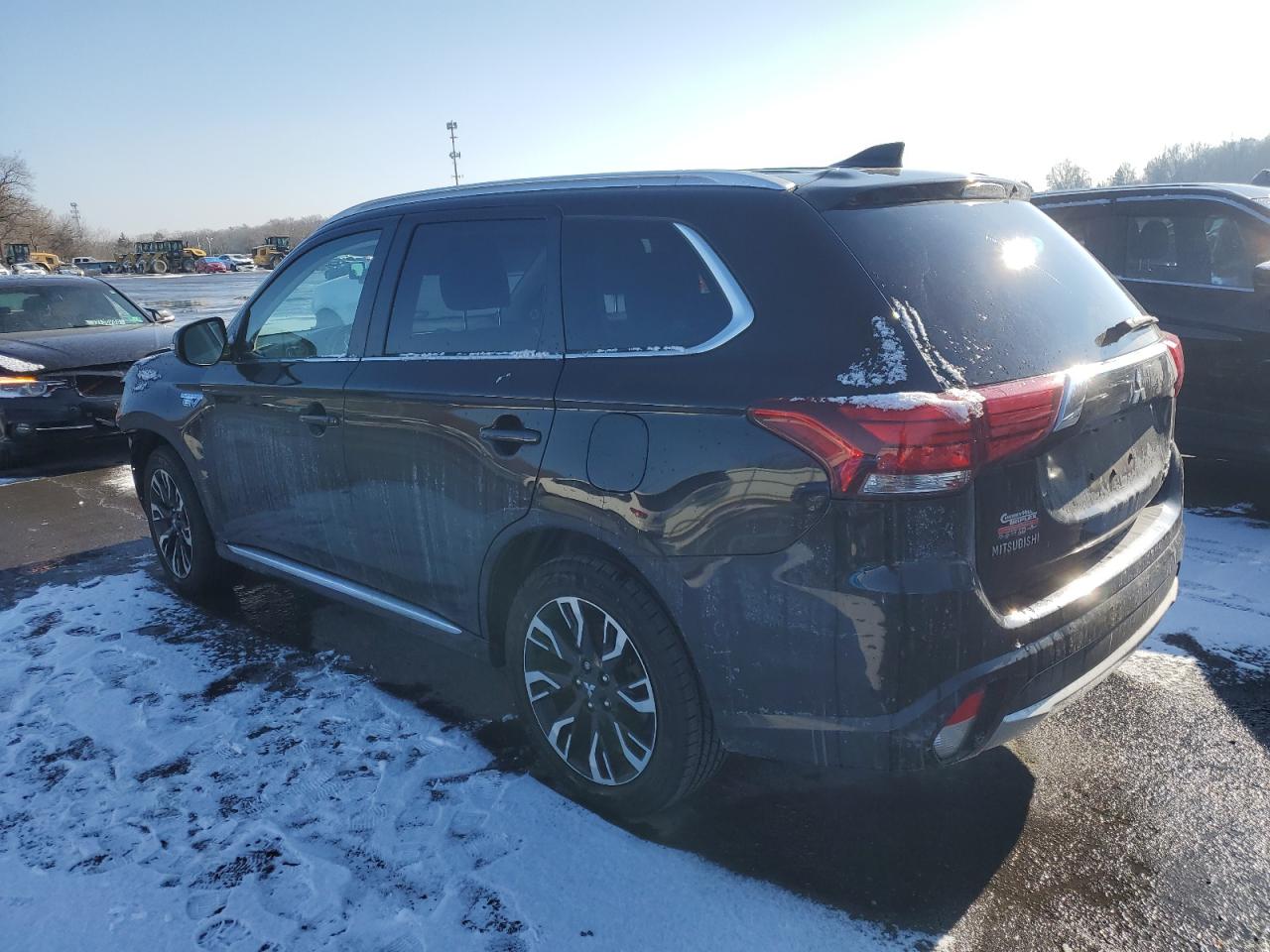 2018 Mitsubishi Outlander - Image 2