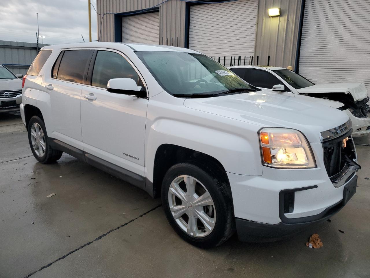 2017 GMC Terrain - Image 4