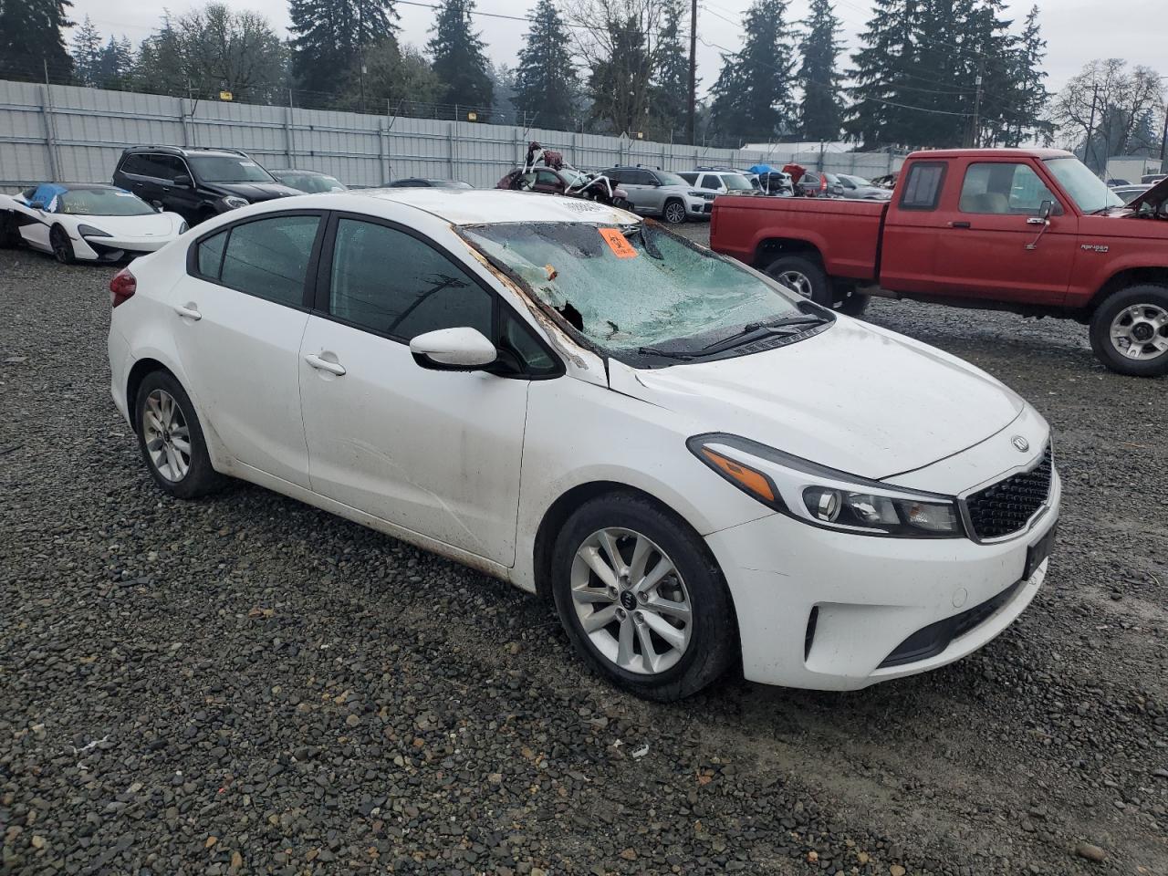 VIN 3KPFL4A71HE132725 2017 KIA FORTE no.4