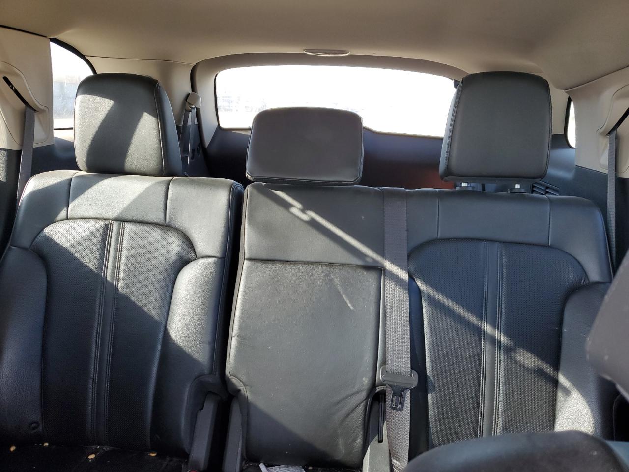2010 Lincoln MKT - Image 10