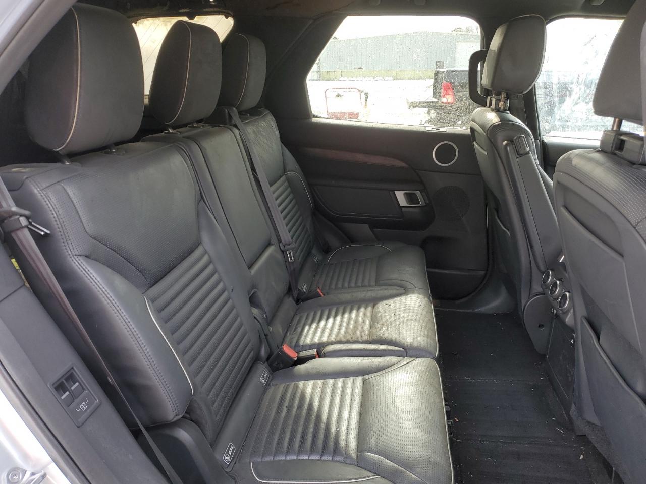 2018 Land Rover Discovery - Image 12