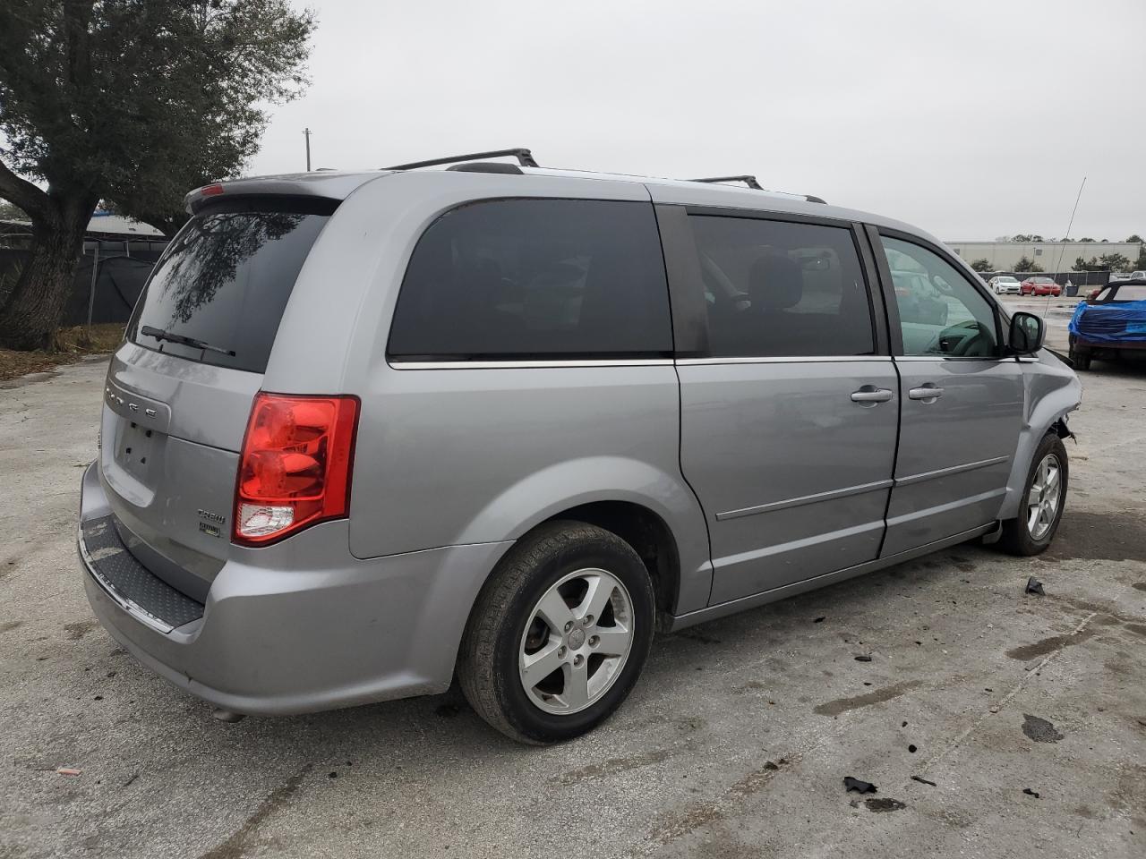 2013 Dodge Caravan - Image 3