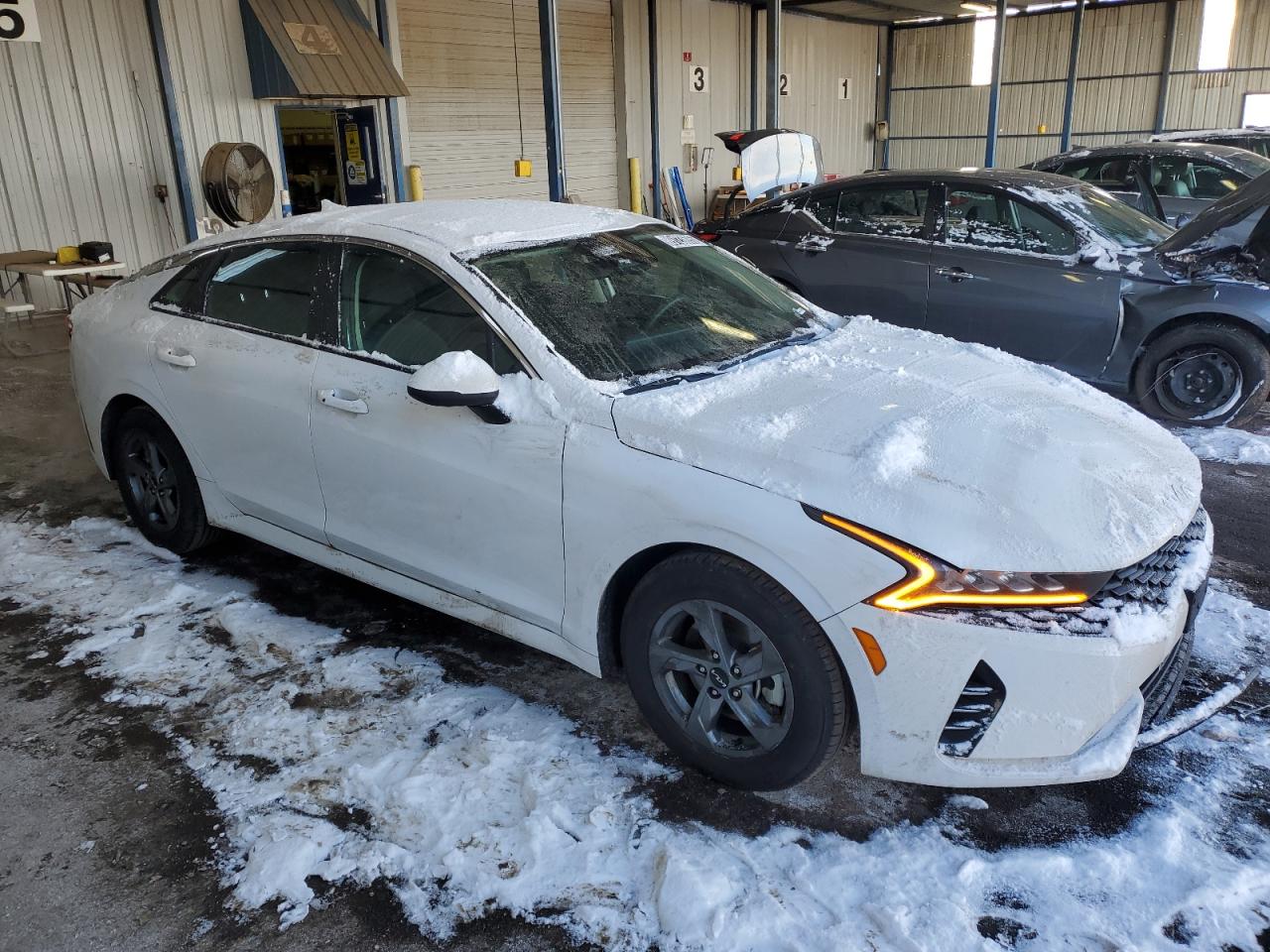 2023 Kia K5 - Image 4