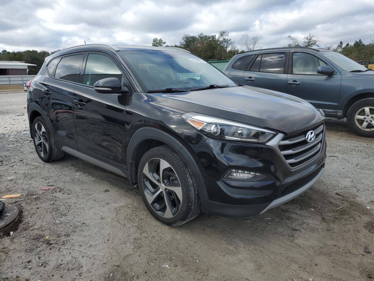 2017 Hyundai Tucson - Image 4